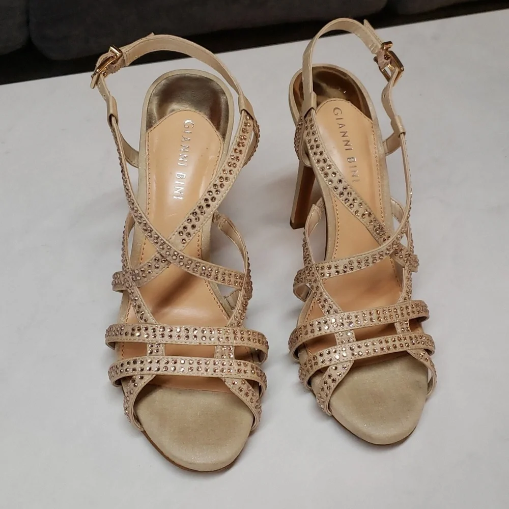 Gianni Bini Gold Platform Heels - Picture 2 of 7